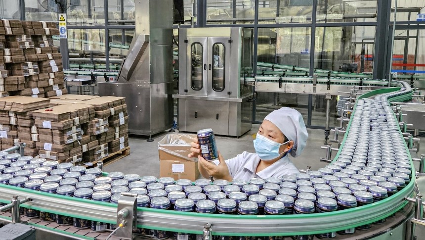 不老泉山泉水生产线。彭水县委宣传部供图 第1眼TV-华龙网发.jpg